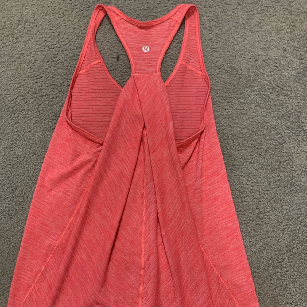 Lululemon essential tank, size 4